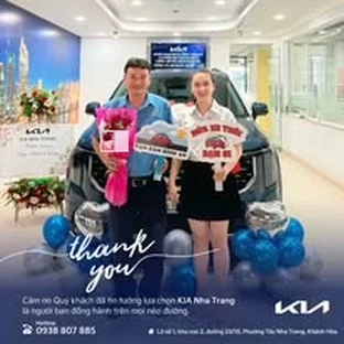 Kia Khánh Hòa - Khách hàng nhận xe sau khi hoàn tất thủ tục.